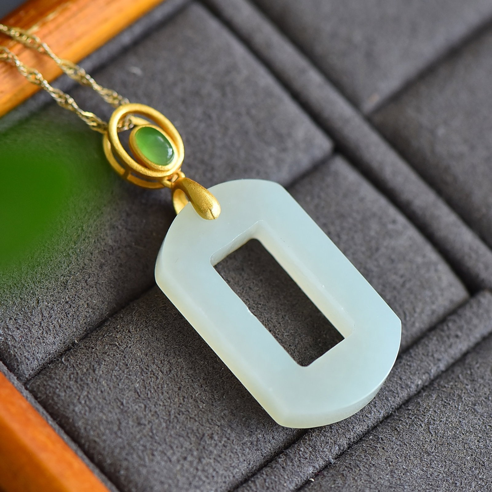 An Exquisite Sterling Silver-Gold Plated Inlaid White Jade Pendant,Inlaid Jasper - 4