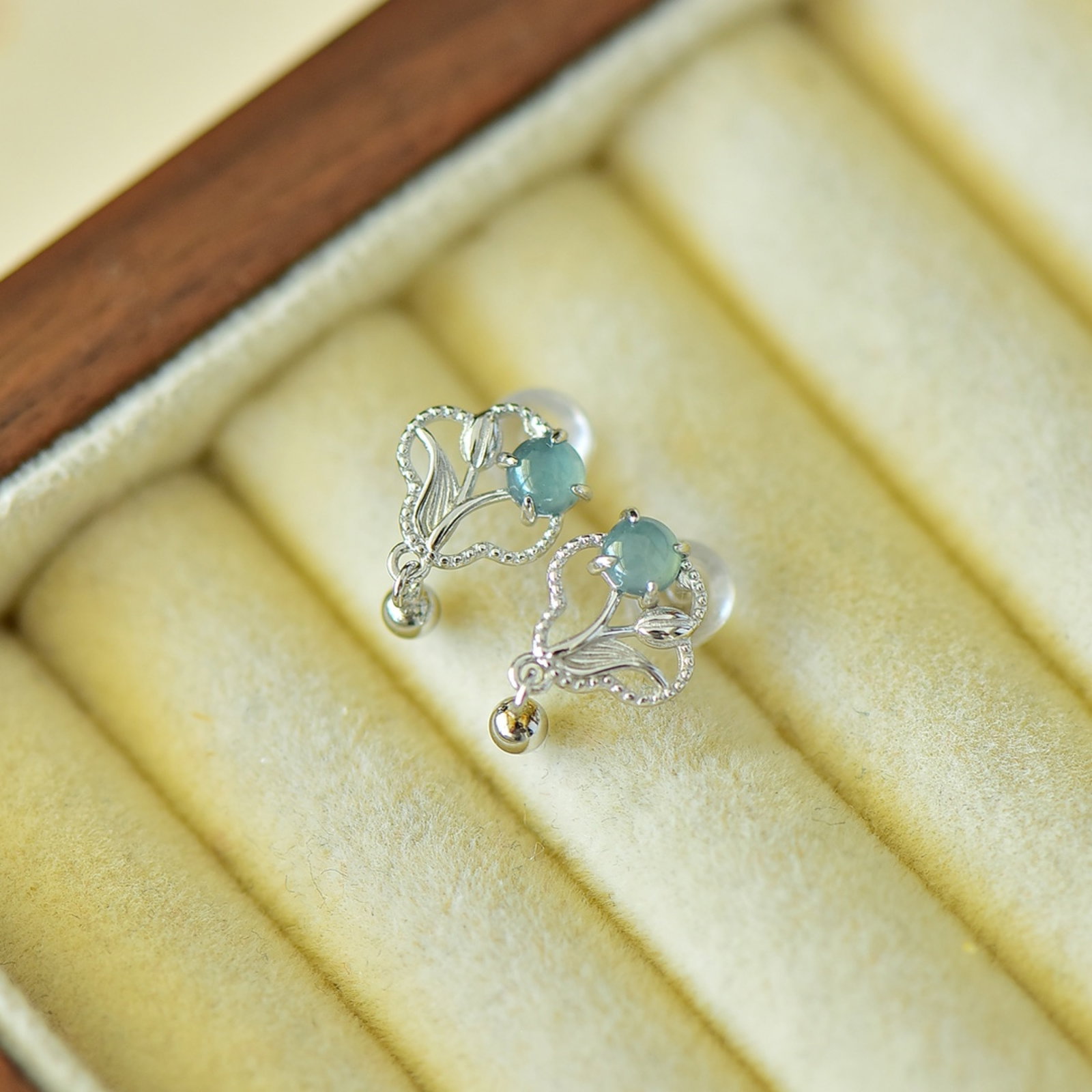 A Pair of Exquisite Sterling Silver Inlaid Jadeite Earrings - 4