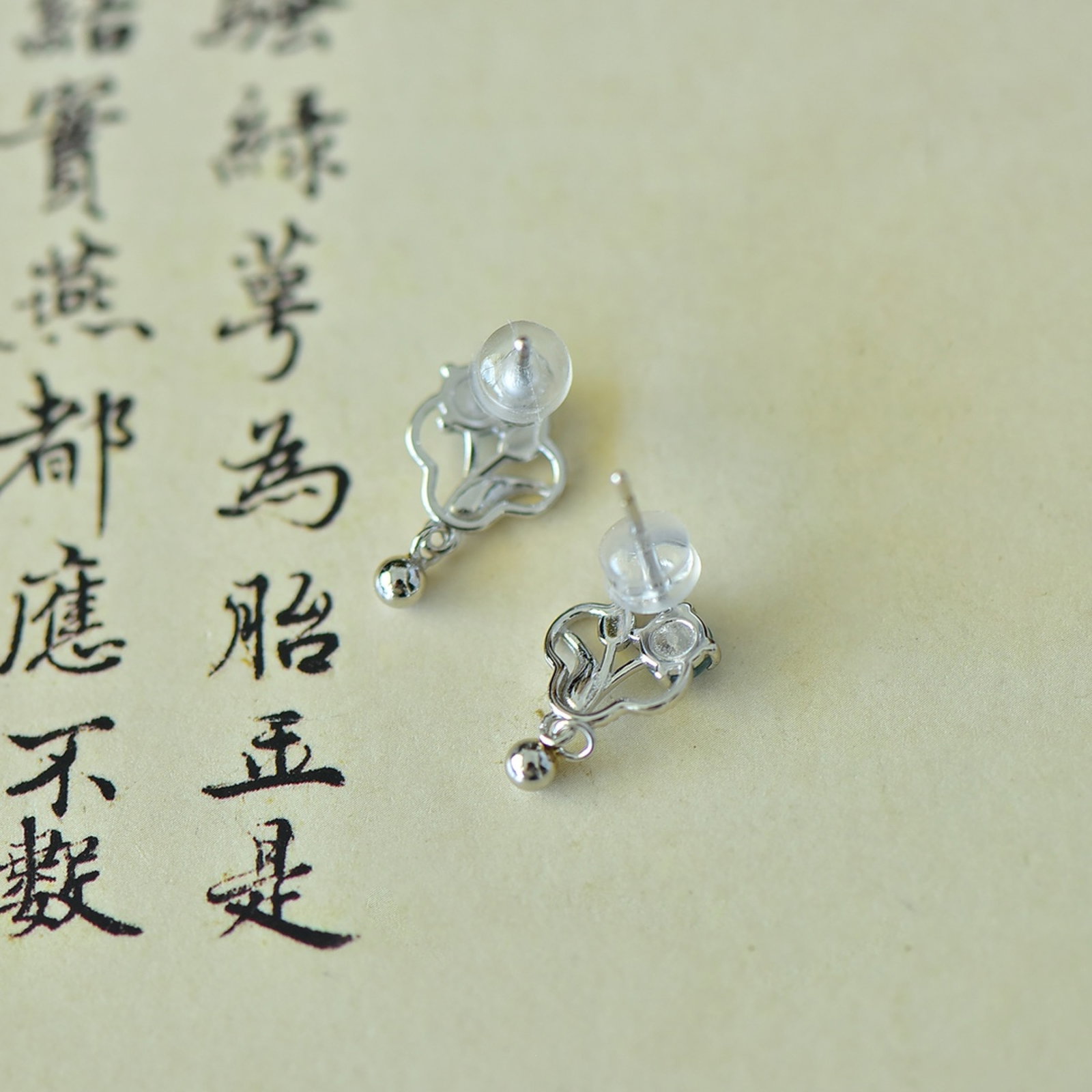 A Pair of Exquisite Sterling Silver Inlaid Jadeite Earrings - 5