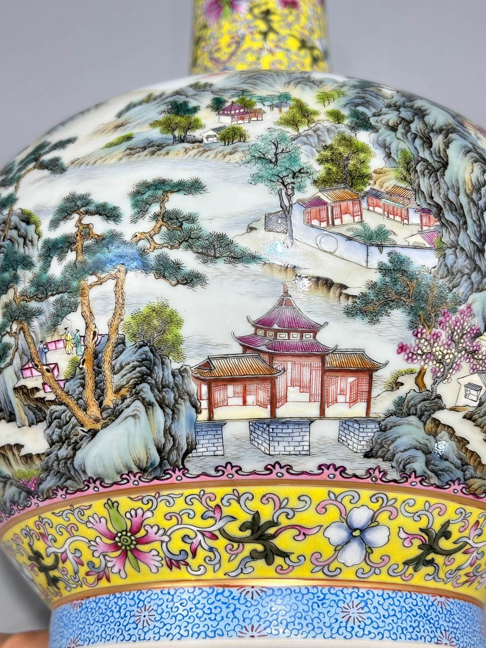 A Huge Famille-Rose Yellow Ground Painted Gold Landscape Pattern Vase - 6