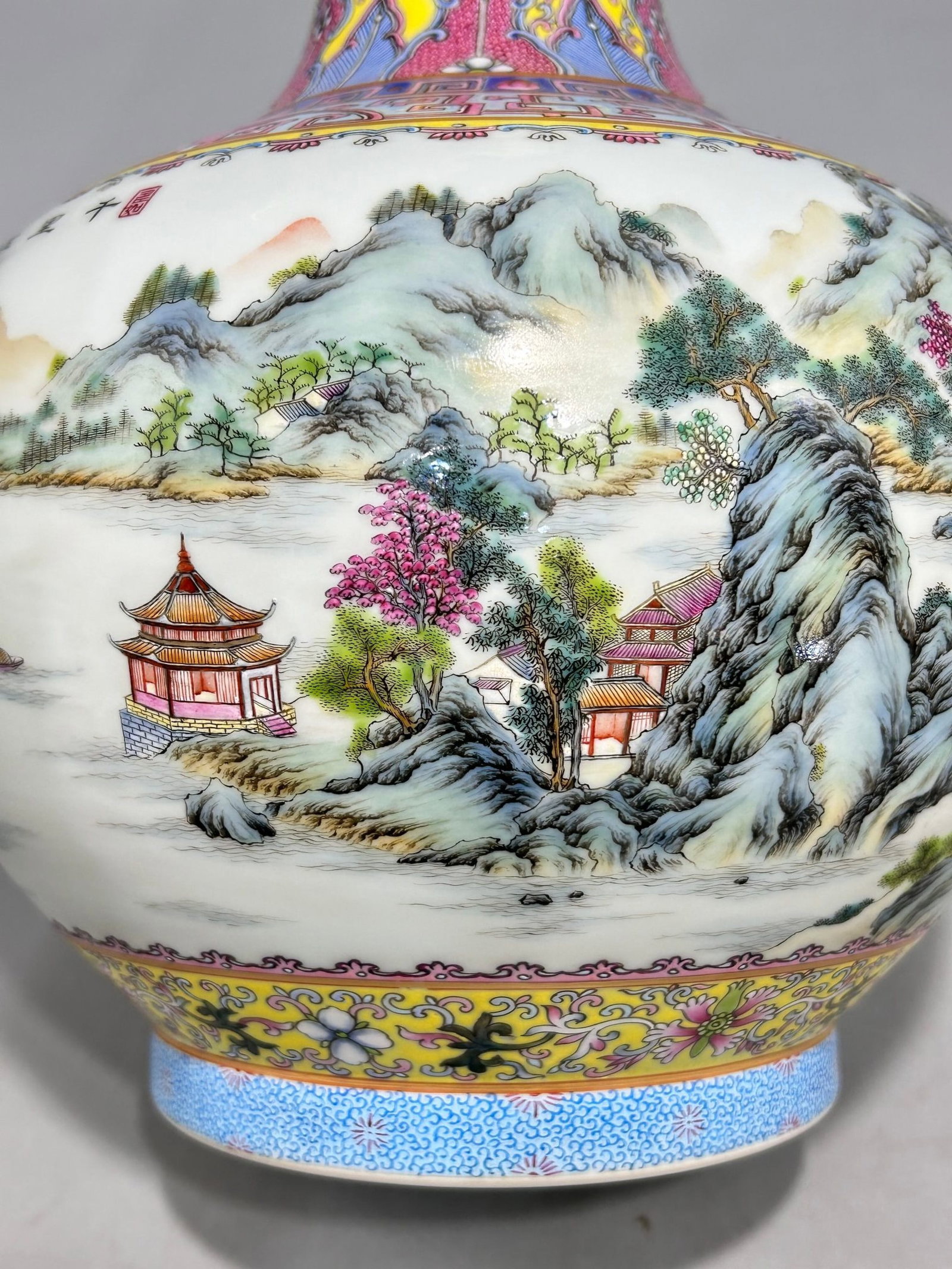 A Huge Famille-Rose Yellow Ground Painted Gold Landscape Pattern Vase - 7