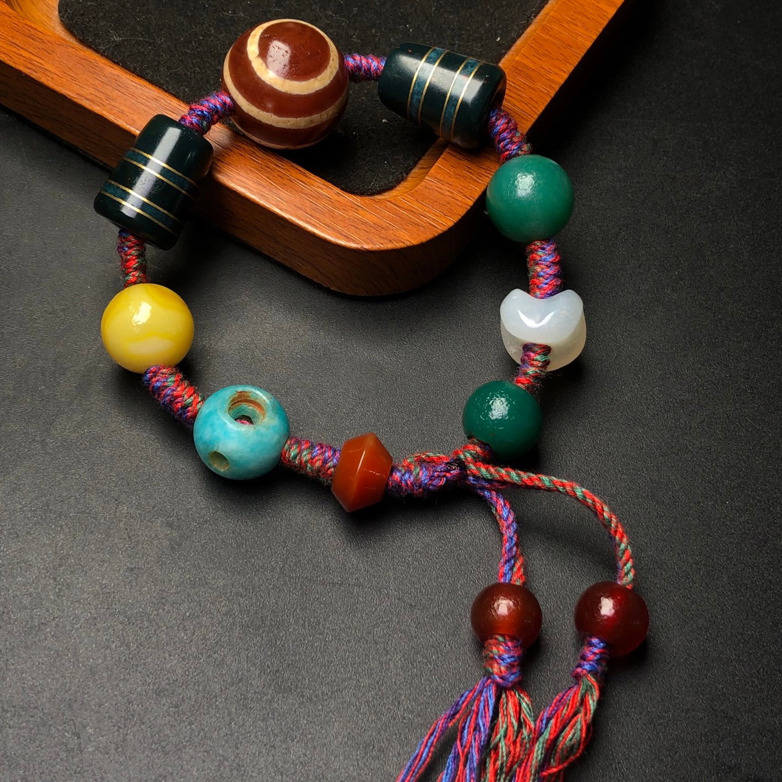 An Exquisite Agate Multi-Gem Bracelets - 5