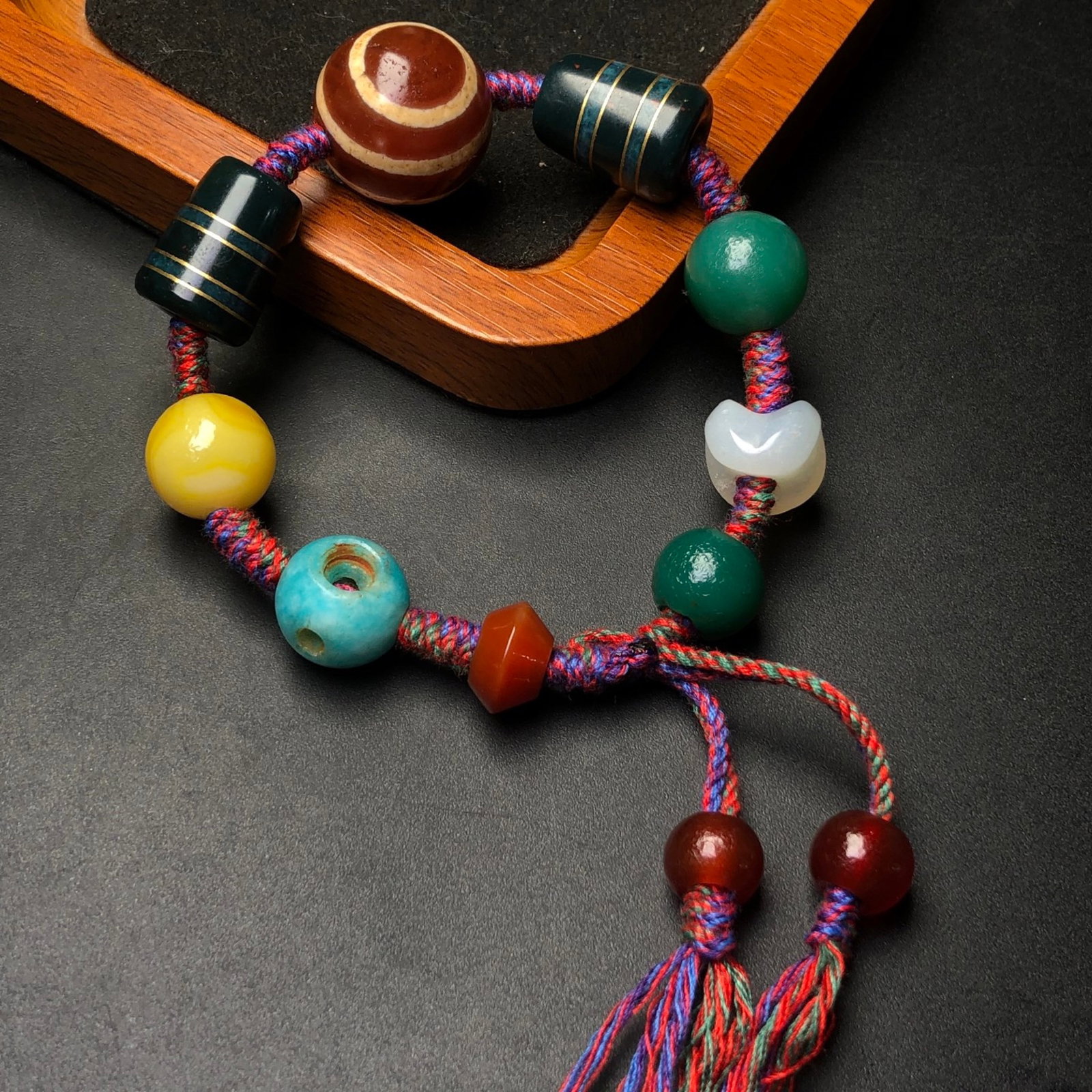 An Exquisite Agate Multi-Gem Bracelets - 6