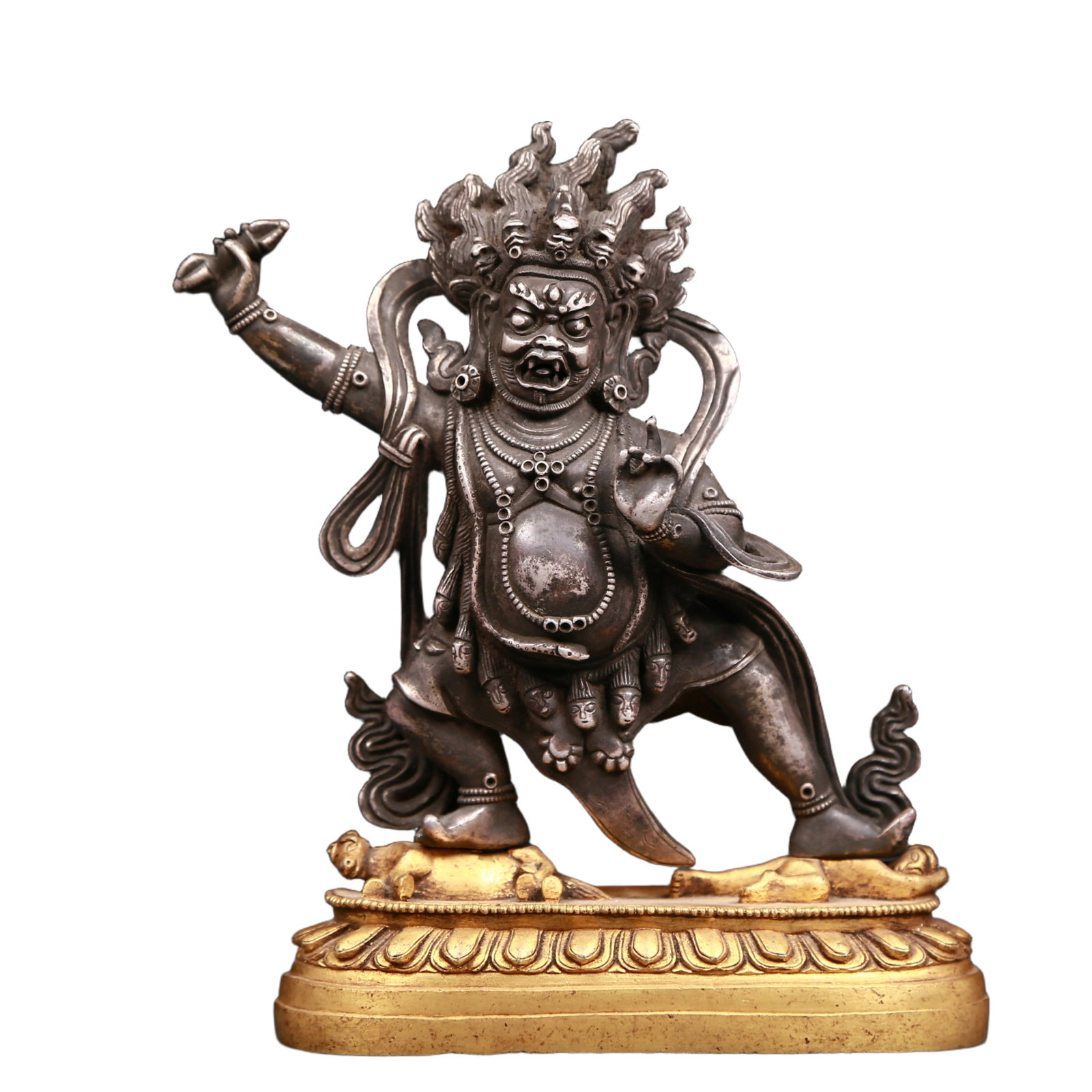 An exquisite gilt bronze and silver Vajra statue: Estimated Value:3000-6000 An exquisite gilt-bronze and silver Vajra statue, Qing Dynasty, China. The Vajra's figure is solemn and majestic, symbolizing strong will and invincible power. At the same