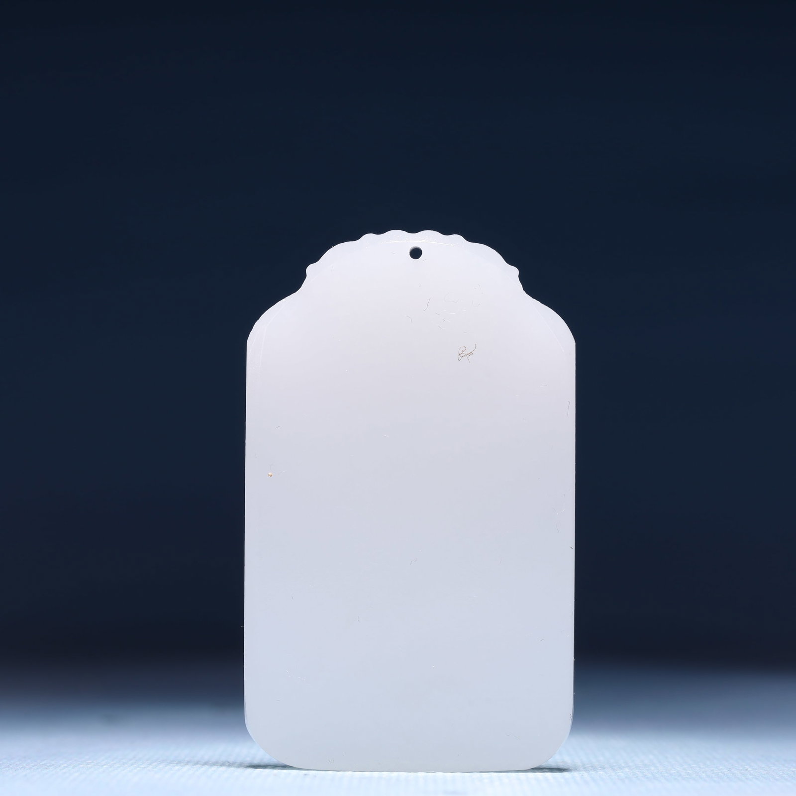 An Exquisite White Jade Statue of Avalokitesvara Pendant - 4