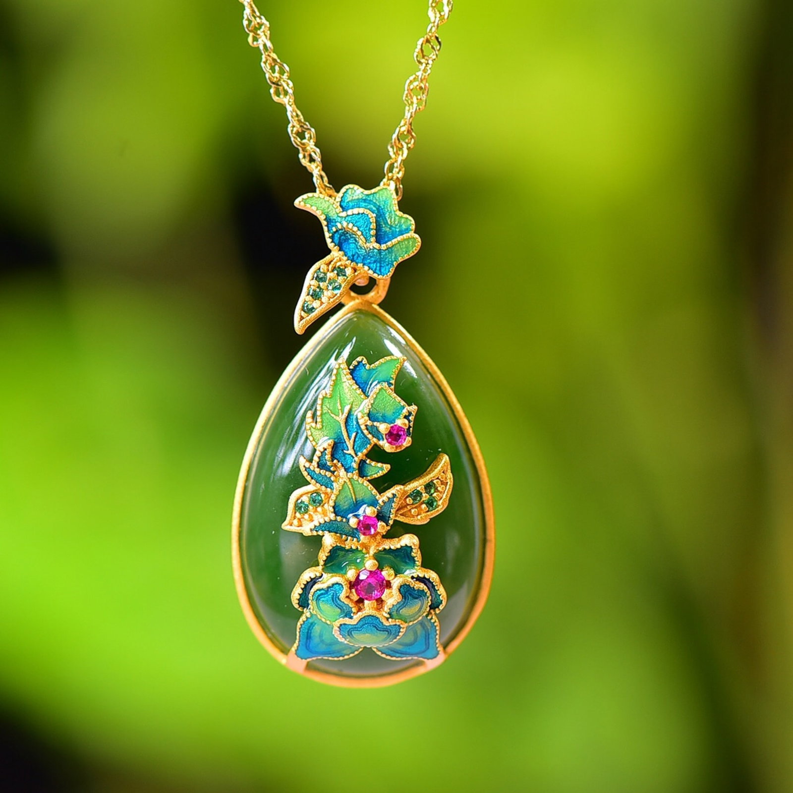 An Exquisite Sterling Silver-Gold Plated Inlaid Jasper Pendant: Estimated Value:680-1360 An Exquisite Sterling Silver-Gold Plated Inlaid Jasper Pendant,Size:15mmx23mm 纯银镀金镶碧玉吊坠