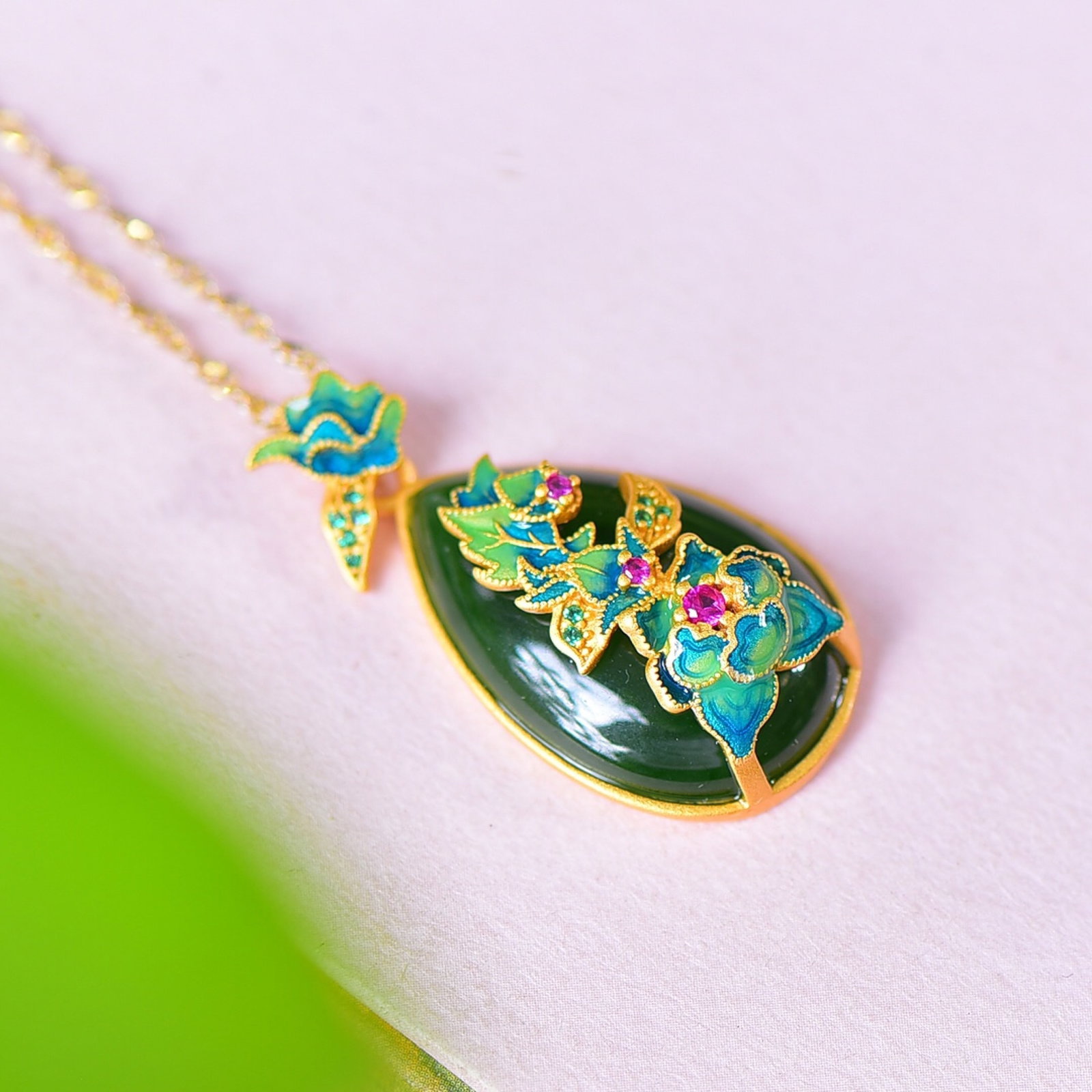 An Exquisite Sterling Silver-Gold Plated Inlaid Jasper Pendant - 4