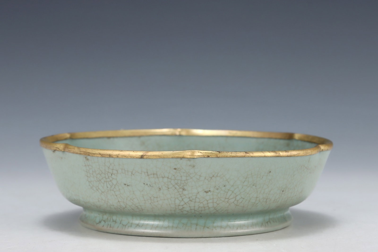 An Exquisite Ru yao Cover with Gold Brush Washer,with an Imperial Poem by Emperor Qianlong - 3