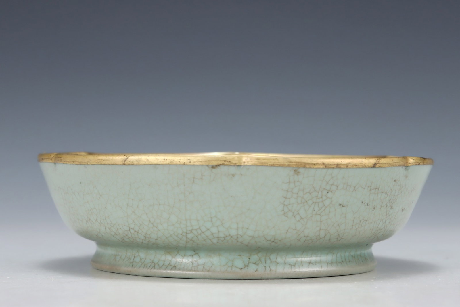 An Exquisite Ru yao Cover with Gold Brush Washer,with an Imperial Poem by Emperor Qianlong - 4
