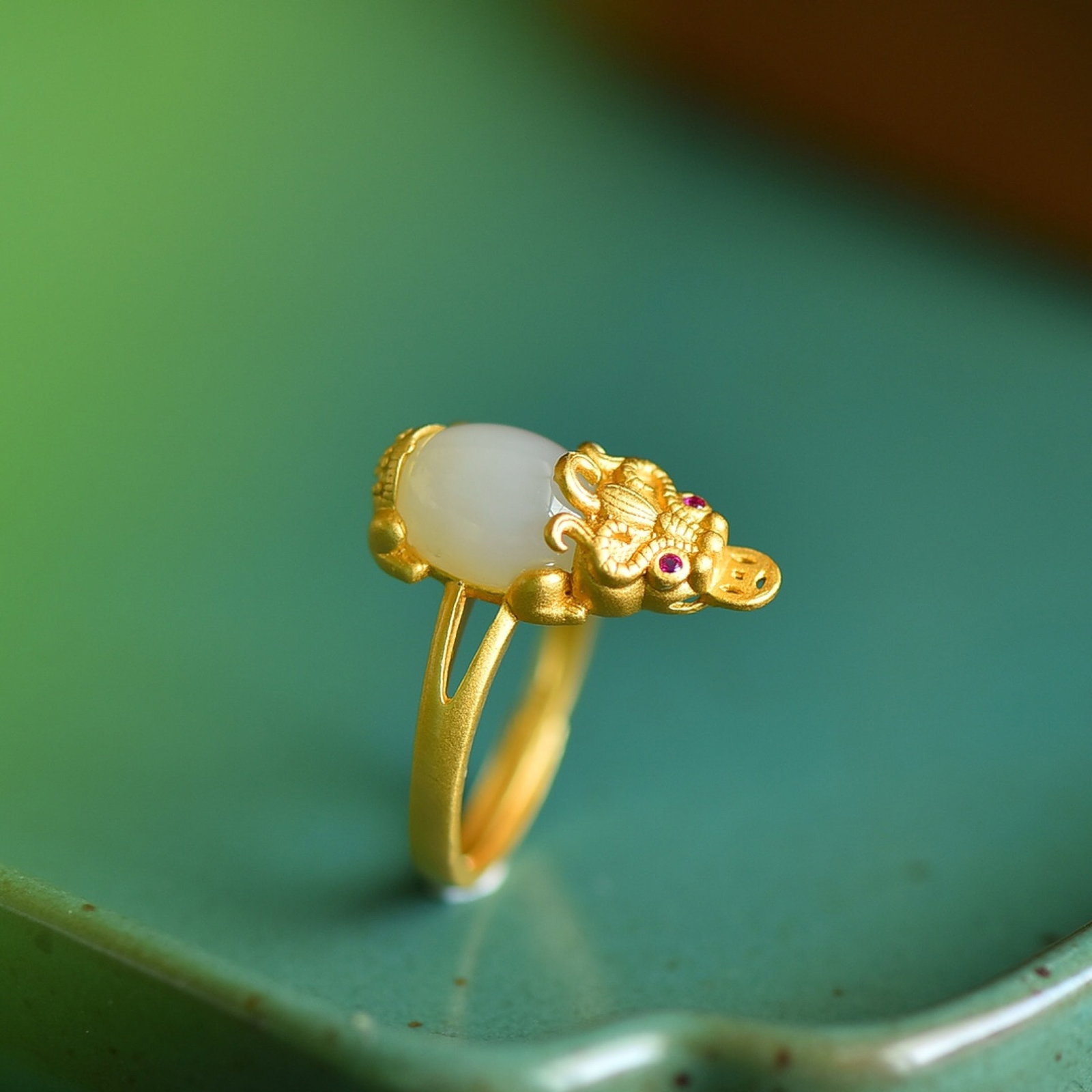 An Exquisite Sterling Silver-Gold Plated Inlaid White Jade Ring - 3