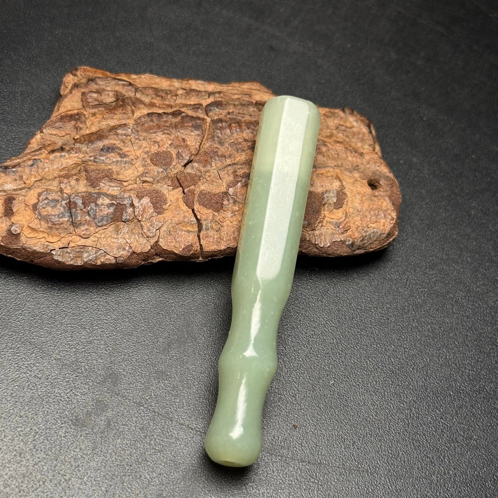 An Exquisite White Jade Pendant - 4