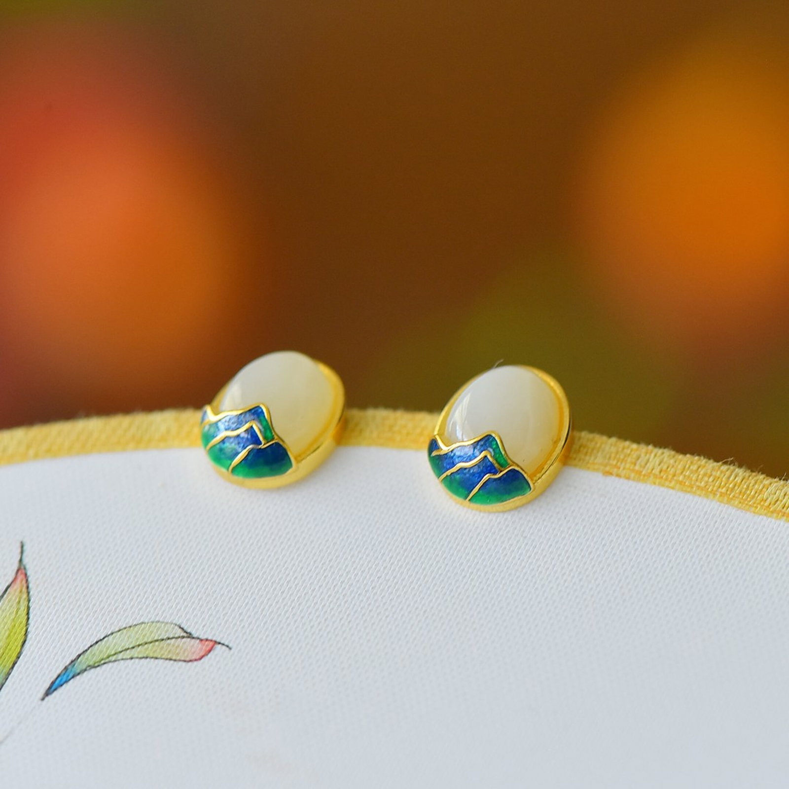 A Pair of Exquisite Sterling Silver-Gold Plated Inlaid White Jade Earrings - 3