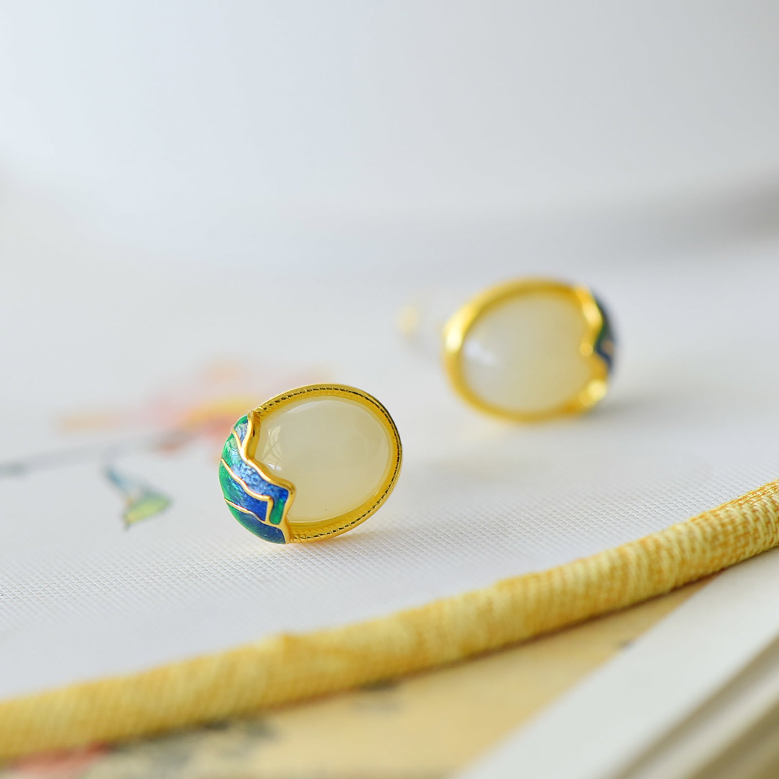A Pair of Exquisite Sterling Silver-Gold Plated Inlaid White Jade Earrings - 4