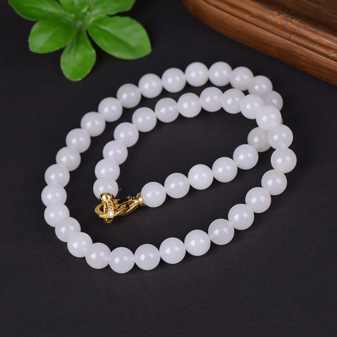 An Exquisite White Jade Necklace - 2