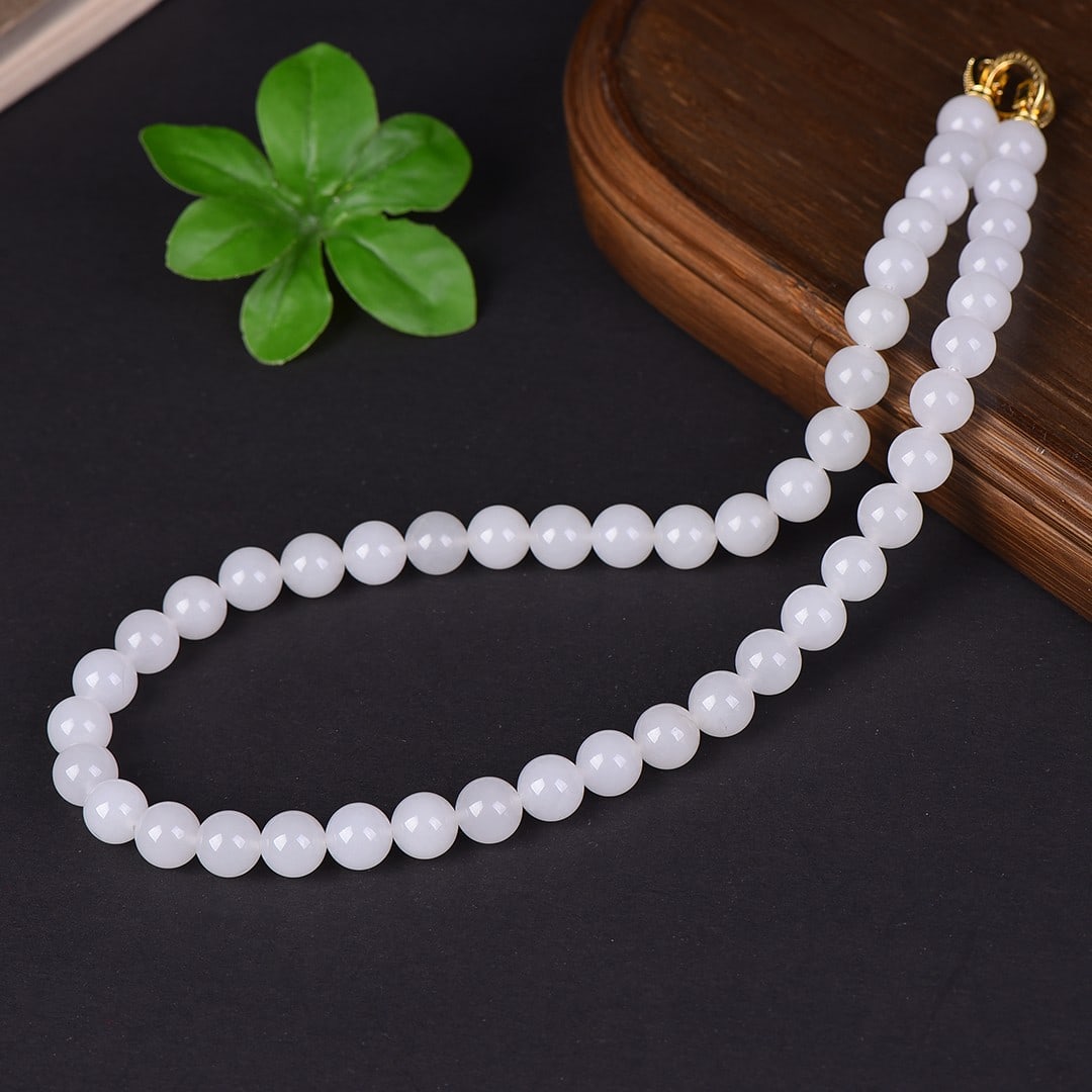 An Exquisite White Jade Necklace - 3