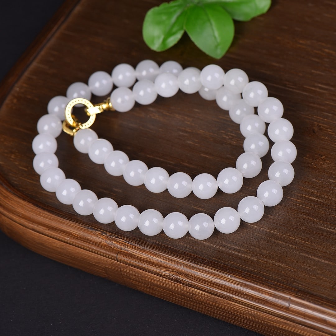 An Exquisite White Jade Necklace - 4