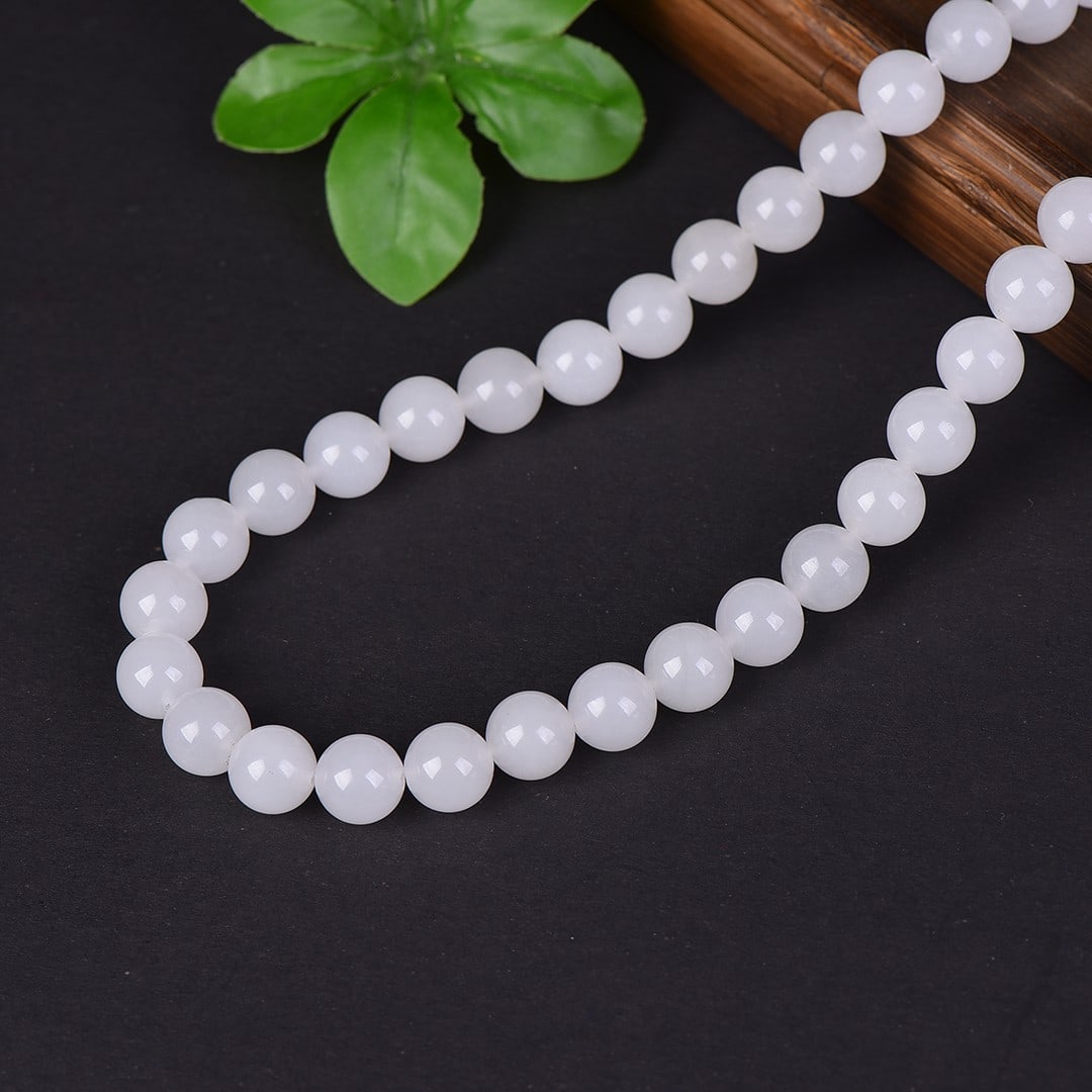 An Exquisite White Jade Necklace - 5