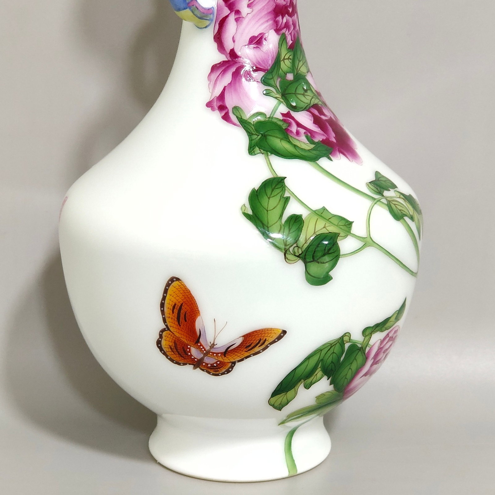 A Pair of Exquisite Enamel Flower and Butterfly Pattern Double-Ears Vases,With Poem - 8