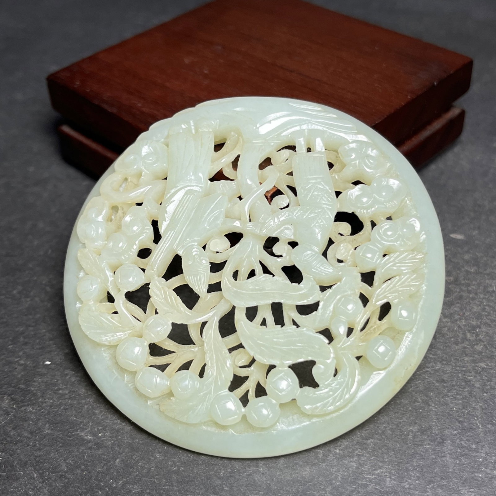 An Exquisite White Jade Hollow Character and Story Pattern Pendant - 3