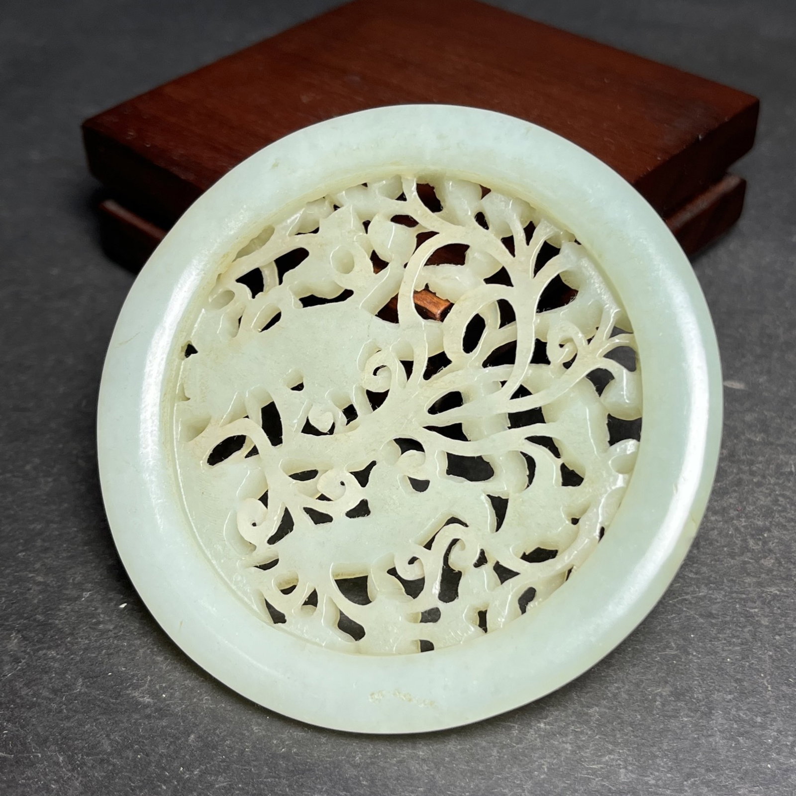 An Exquisite White Jade Hollow Character and Story Pattern Pendant - 6