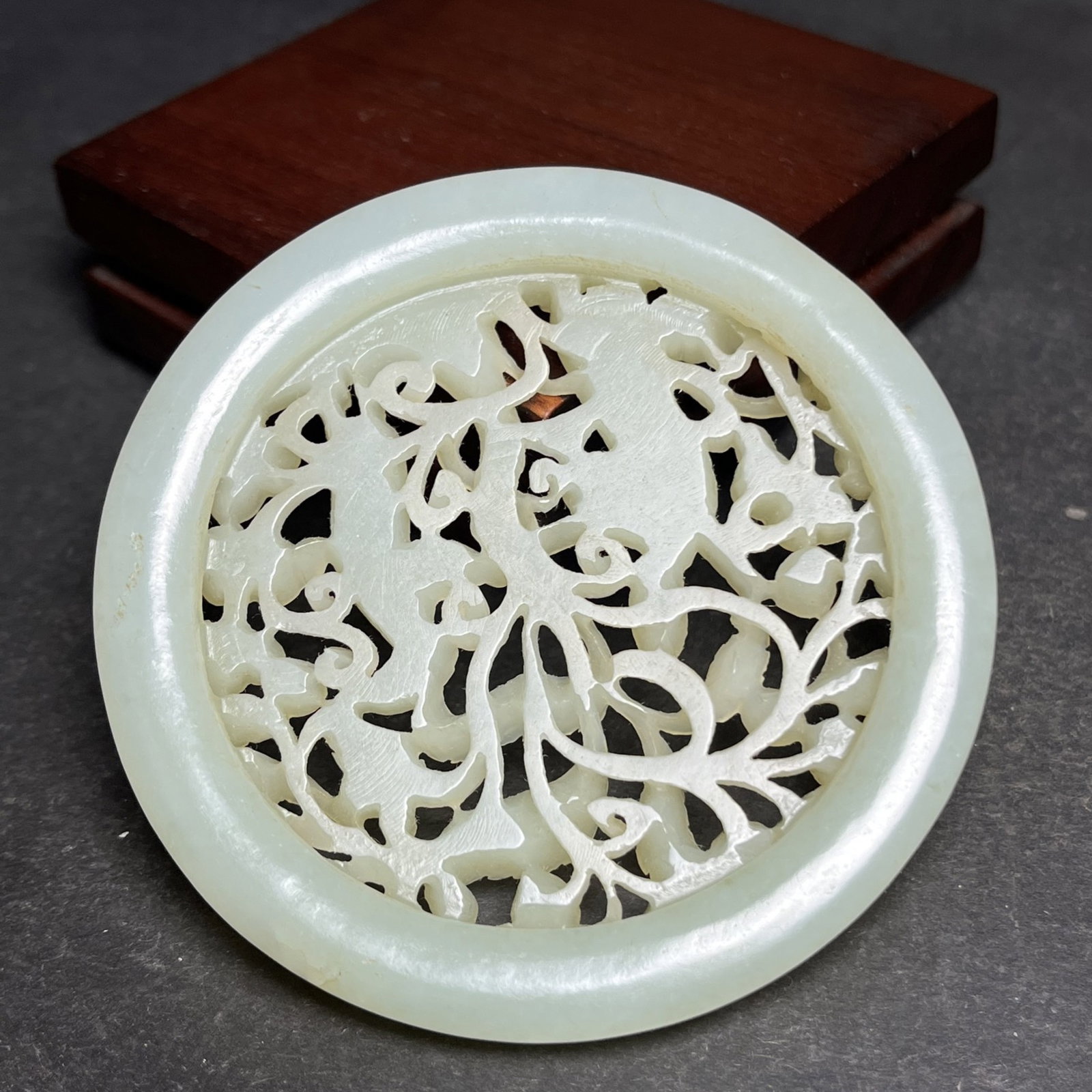 An Exquisite White Jade Hollow Character and Story Pattern Pendant - 7