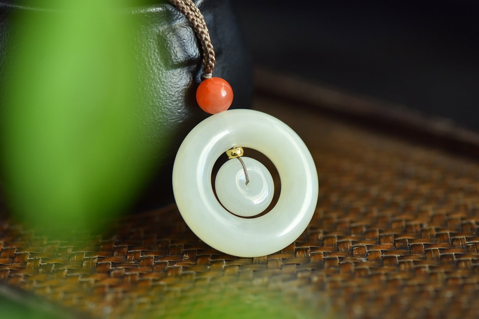 An Exquisite White Jade Pendant - 3