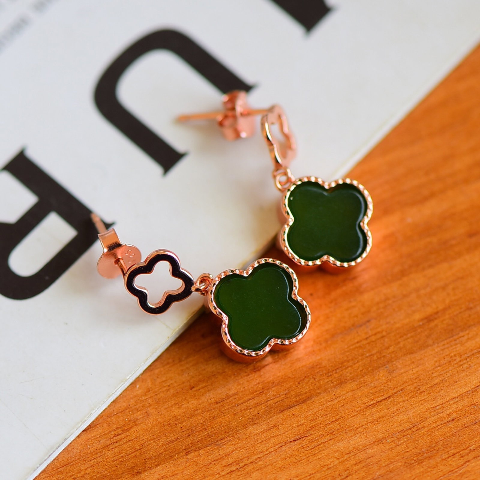 A Pair of Exquisite Sterling Silver-Gold Plated Inlaid Jasper Earrings - 2