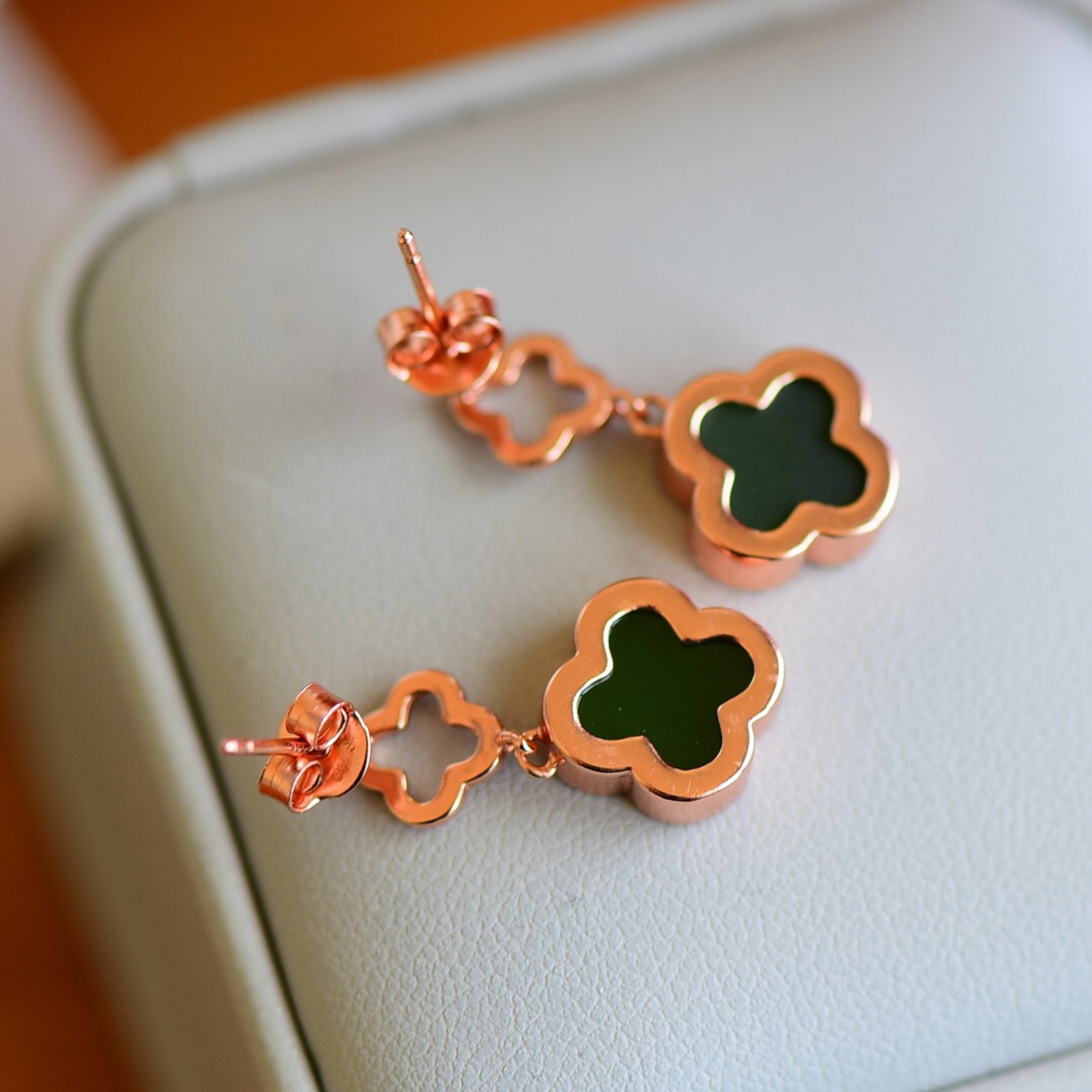 A Pair of Exquisite Sterling Silver-Gold Plated Inlaid Jasper Earrings - 5