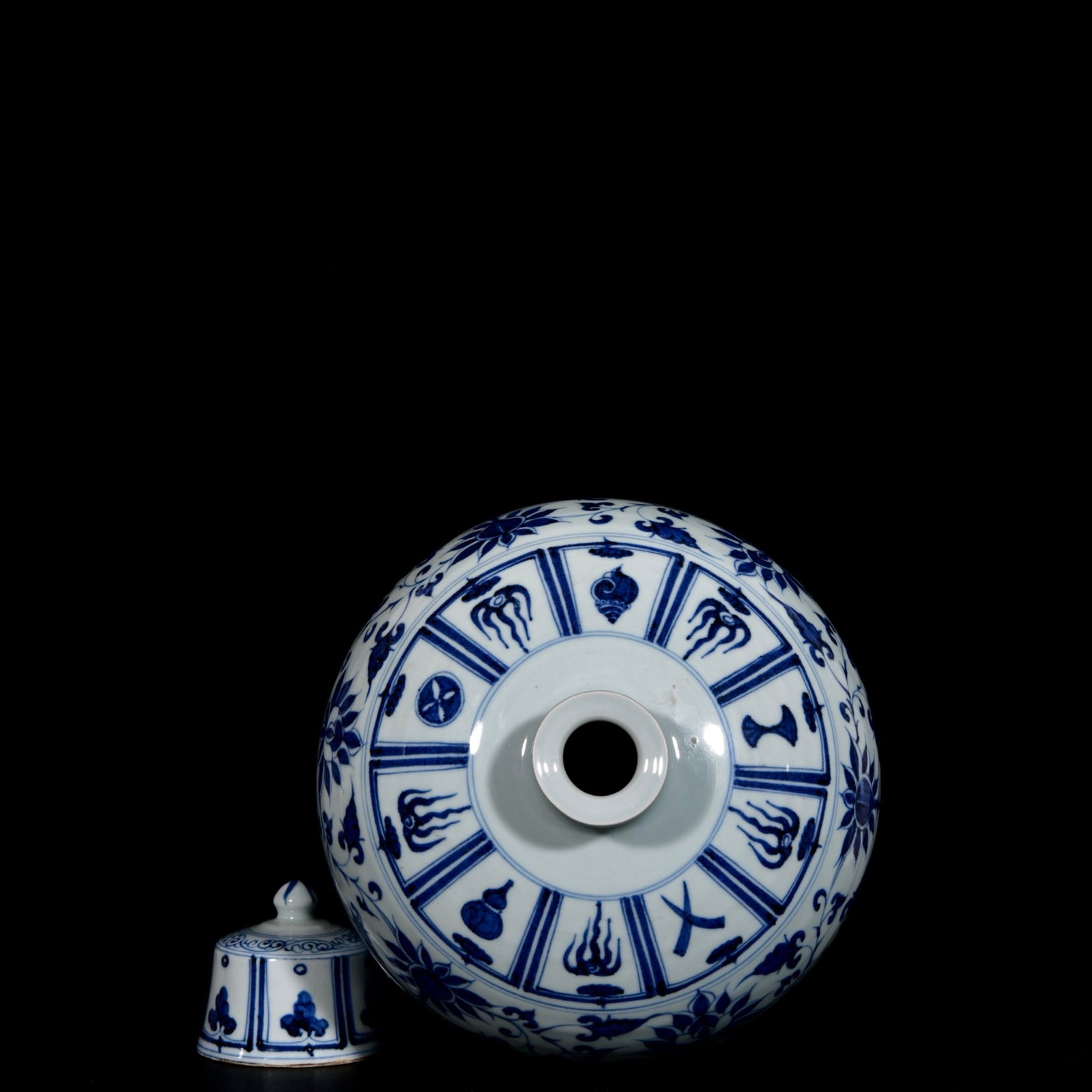 A Huge Blue and White Figure Pattern Bottle - 8
