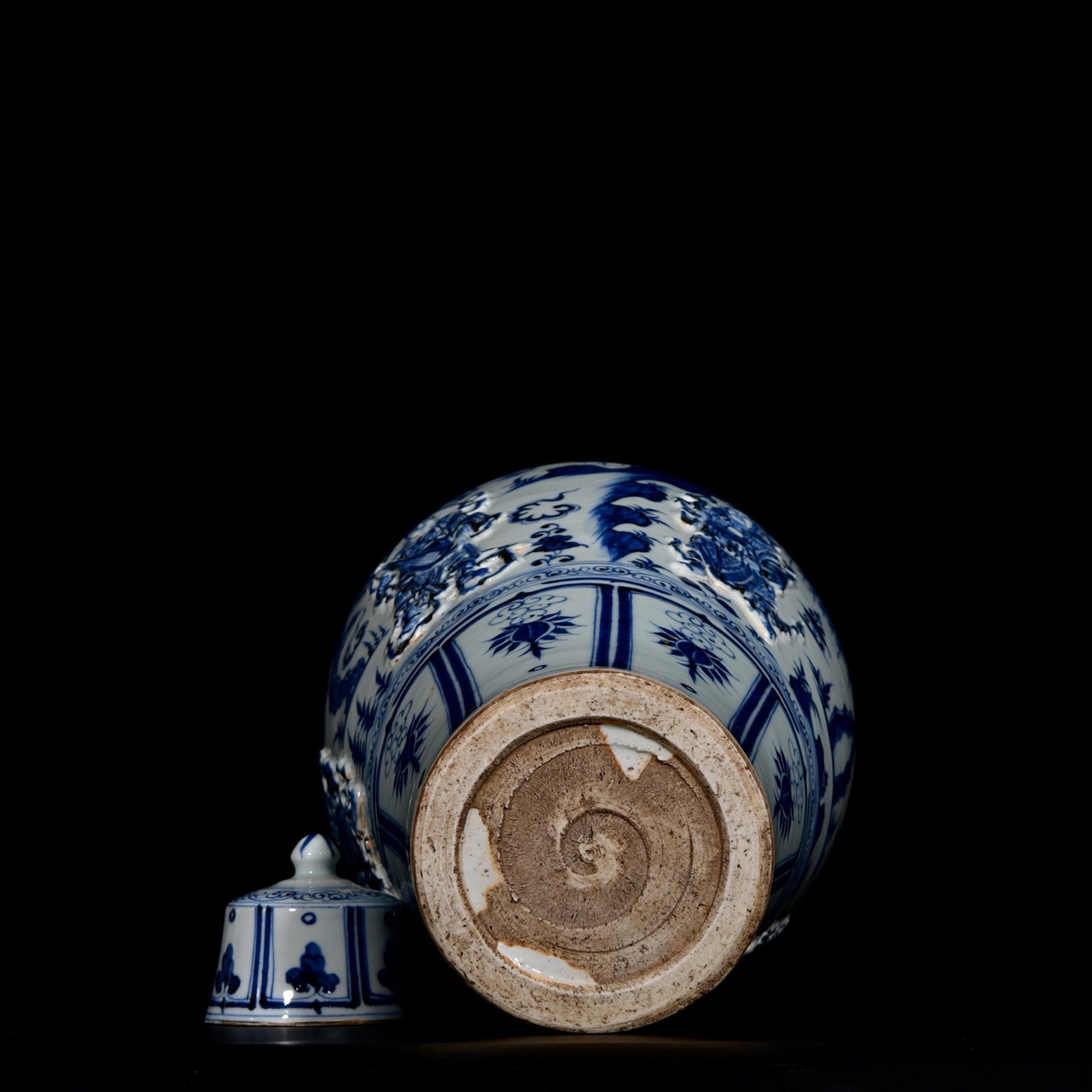 A Huge Blue and White Figure Pattern Bottle - 9