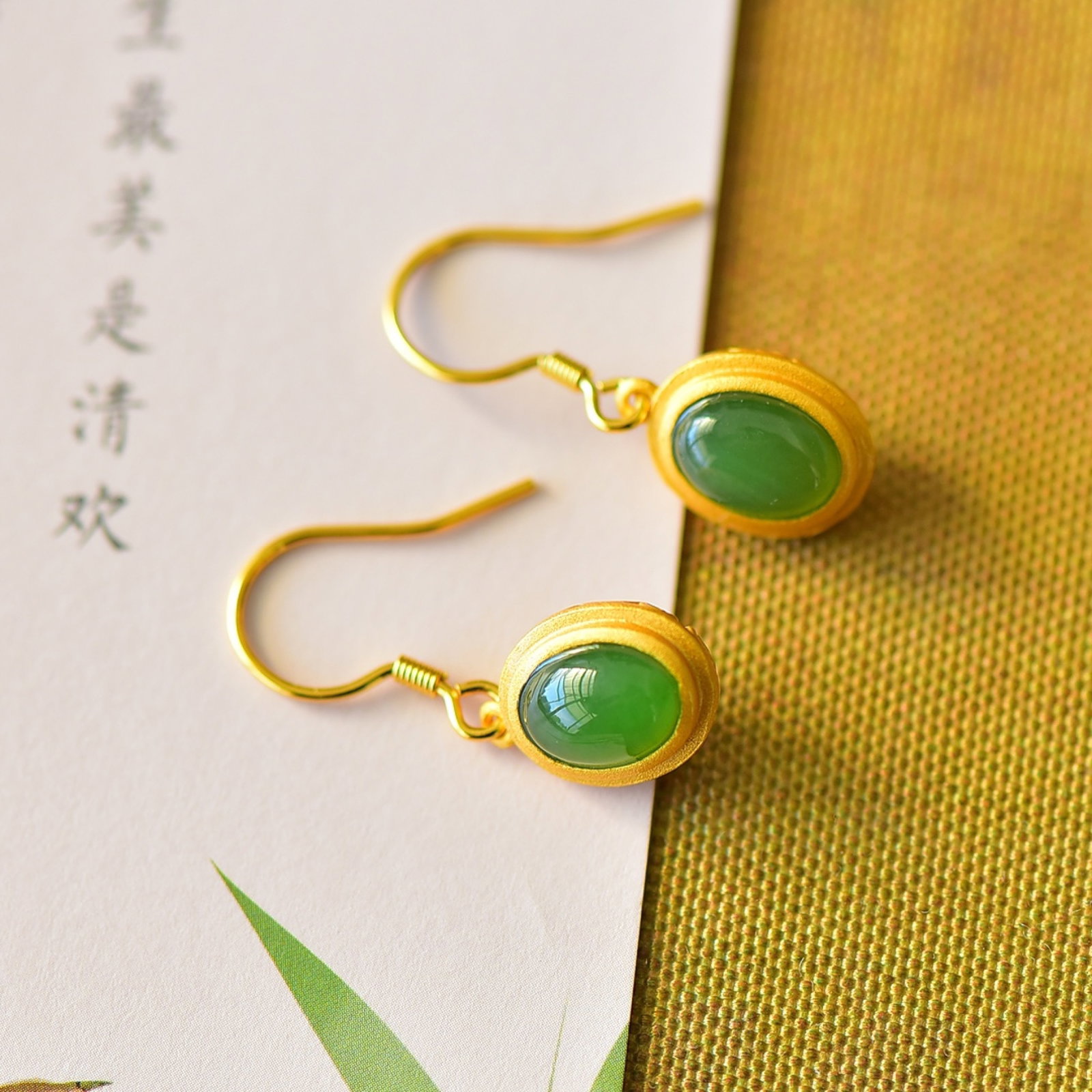 A Pair of Exquisite Sterling Silver-Gold Plated Inlaid Jasper Earrings - 4