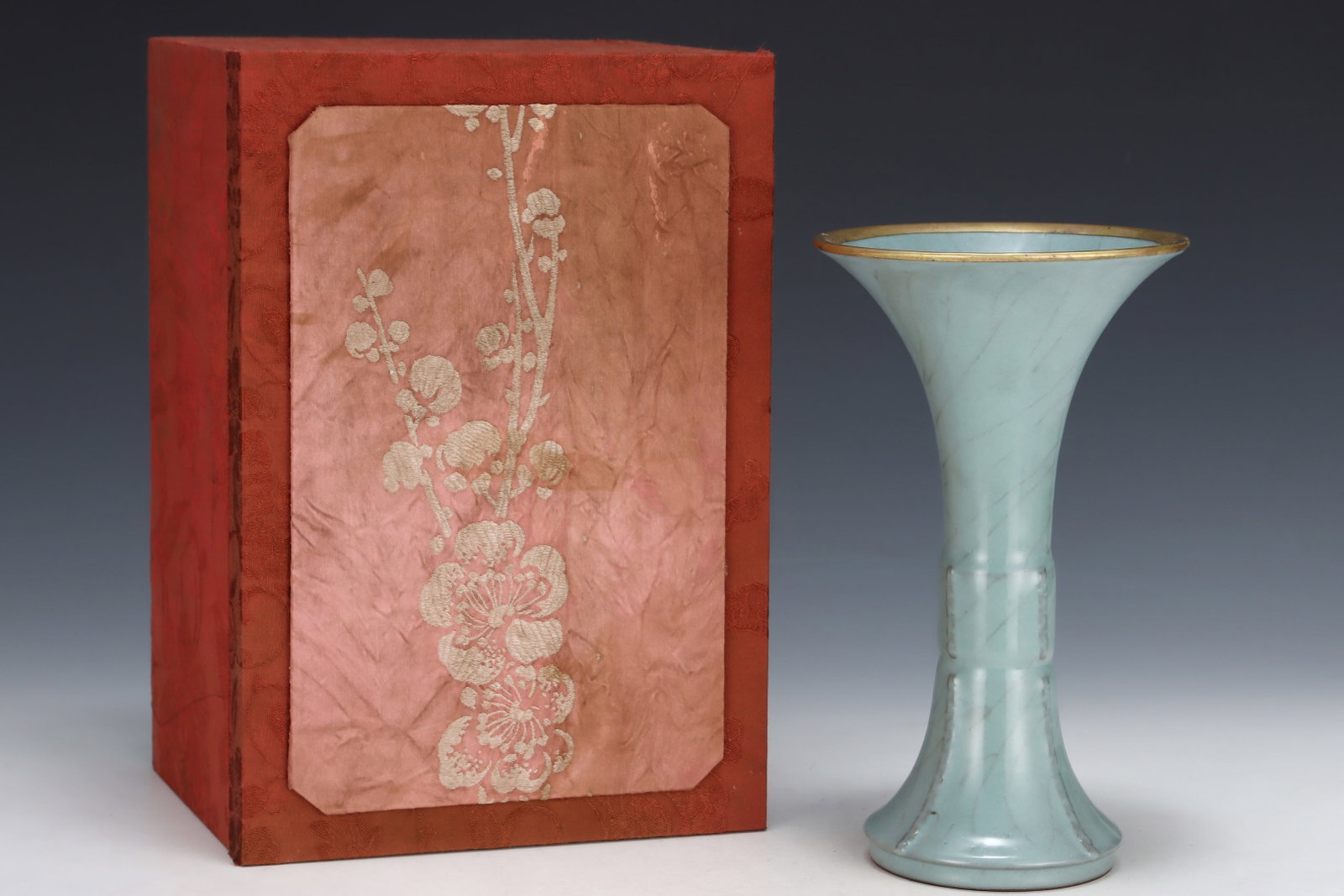 An Exquisite Guan yao Cover with Gold Vase: Estimated Value:1200-2400 An Exquisite Guan yao Cover with Gold Vase,Song Dynasty,China,Royal Court Mark,Size:9.9inx5.9in