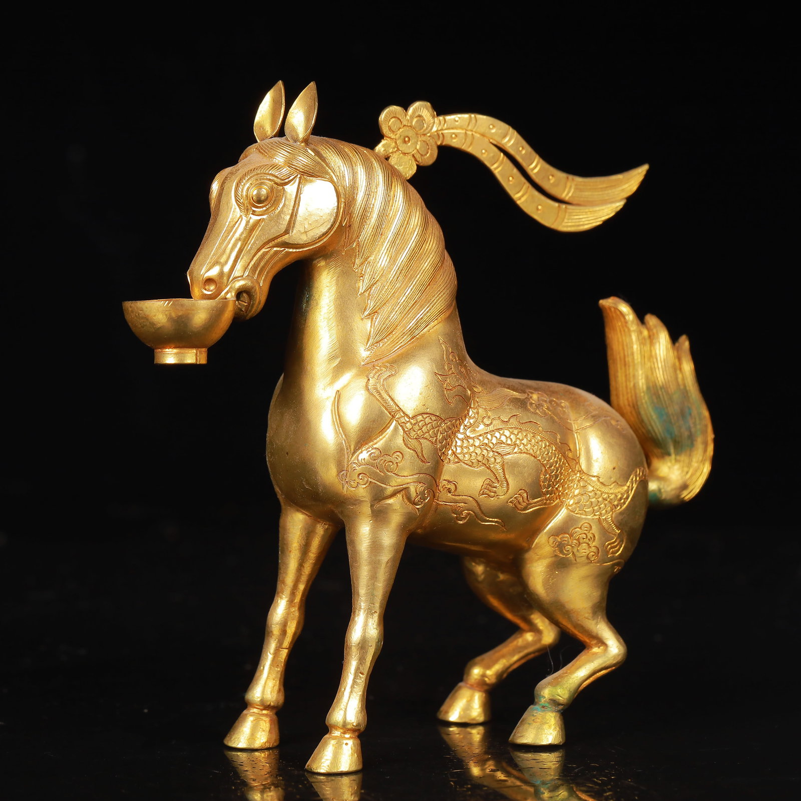 An Exquisite Gilt Bronze Dragon Pattern Horse Ornament - 2