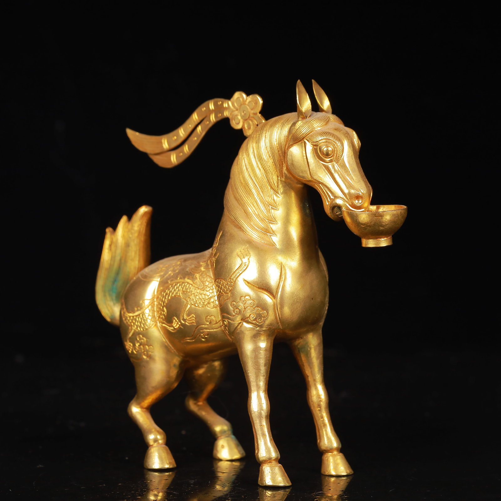 An Exquisite Gilt Bronze Dragon Pattern Horse Ornament - 3
