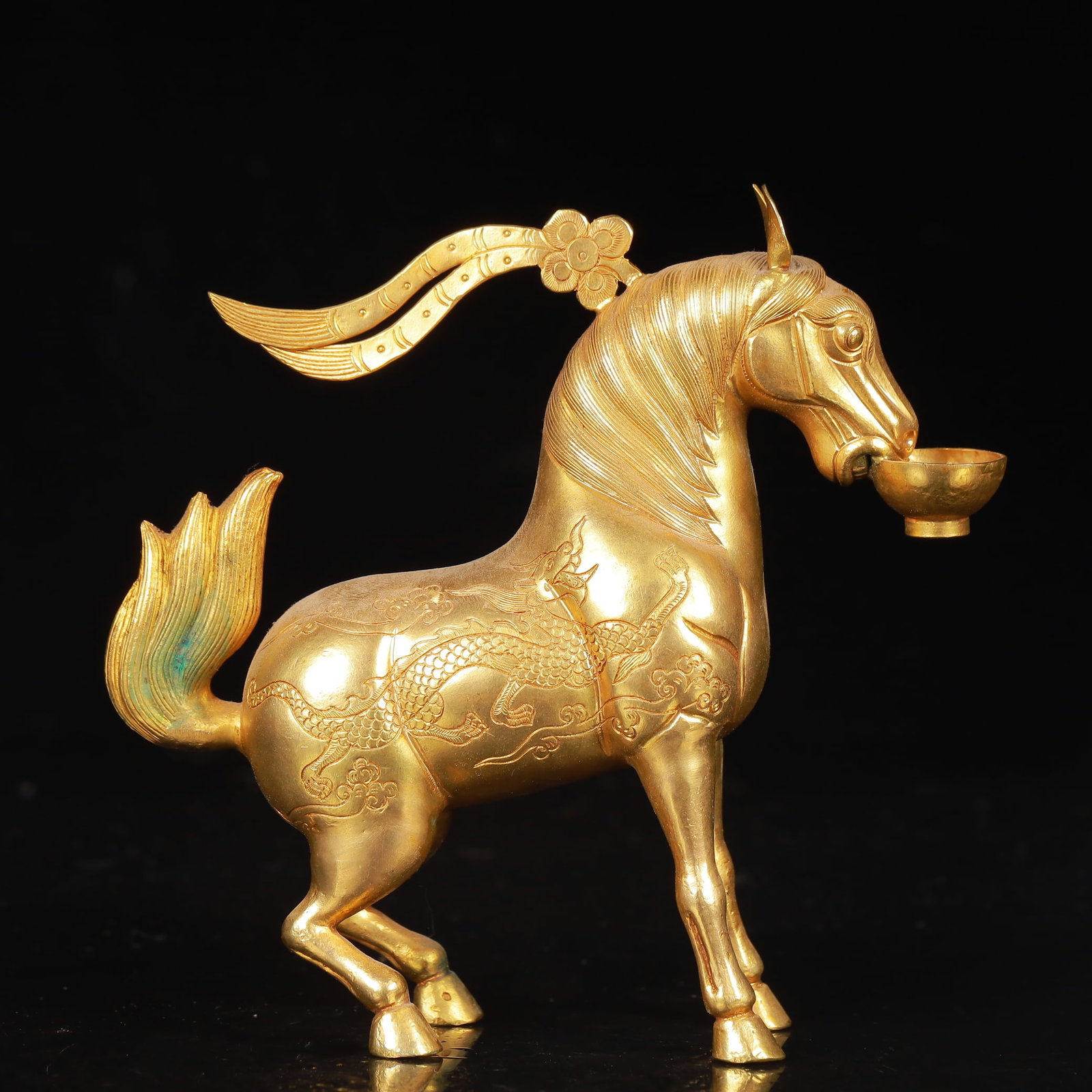 An Exquisite Gilt Bronze Dragon Pattern Horse Ornament - 4