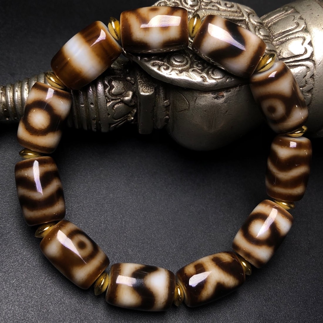 An Exquisite Dzi Bead Bracelets - 4