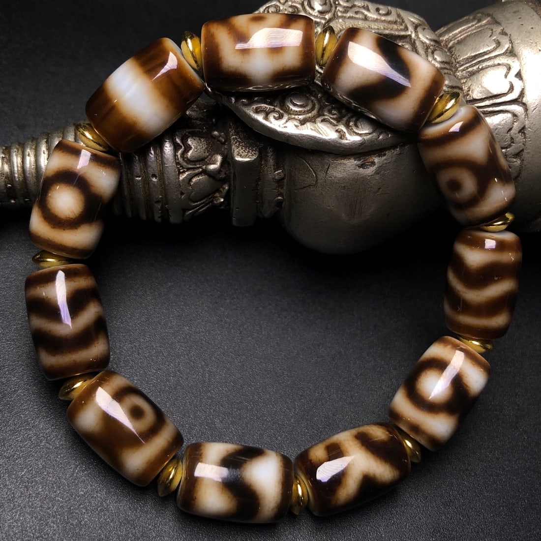 An Exquisite Dzi Bead Bracelets - 5
