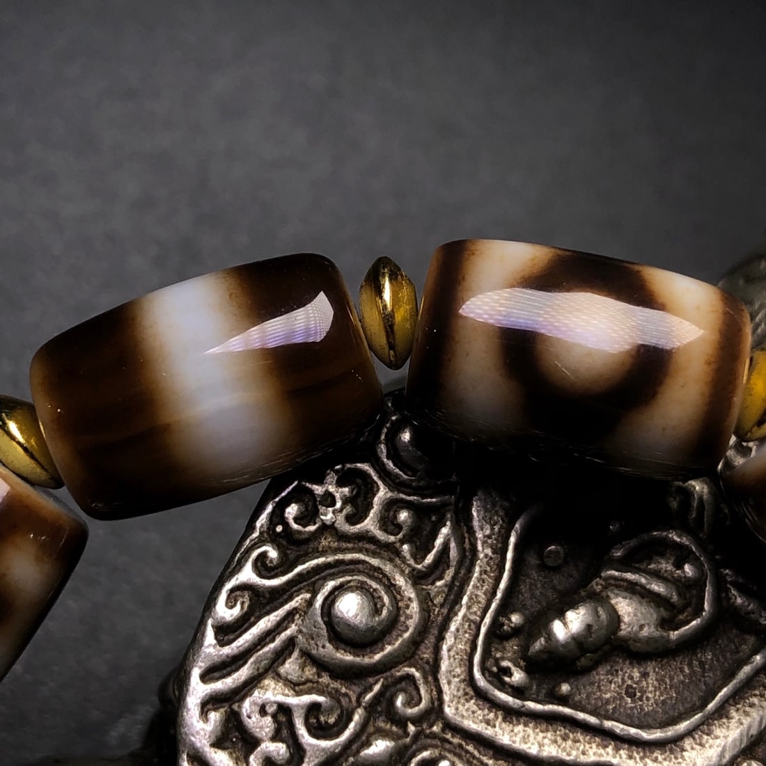 An Exquisite Dzi Bead Bracelets - 8