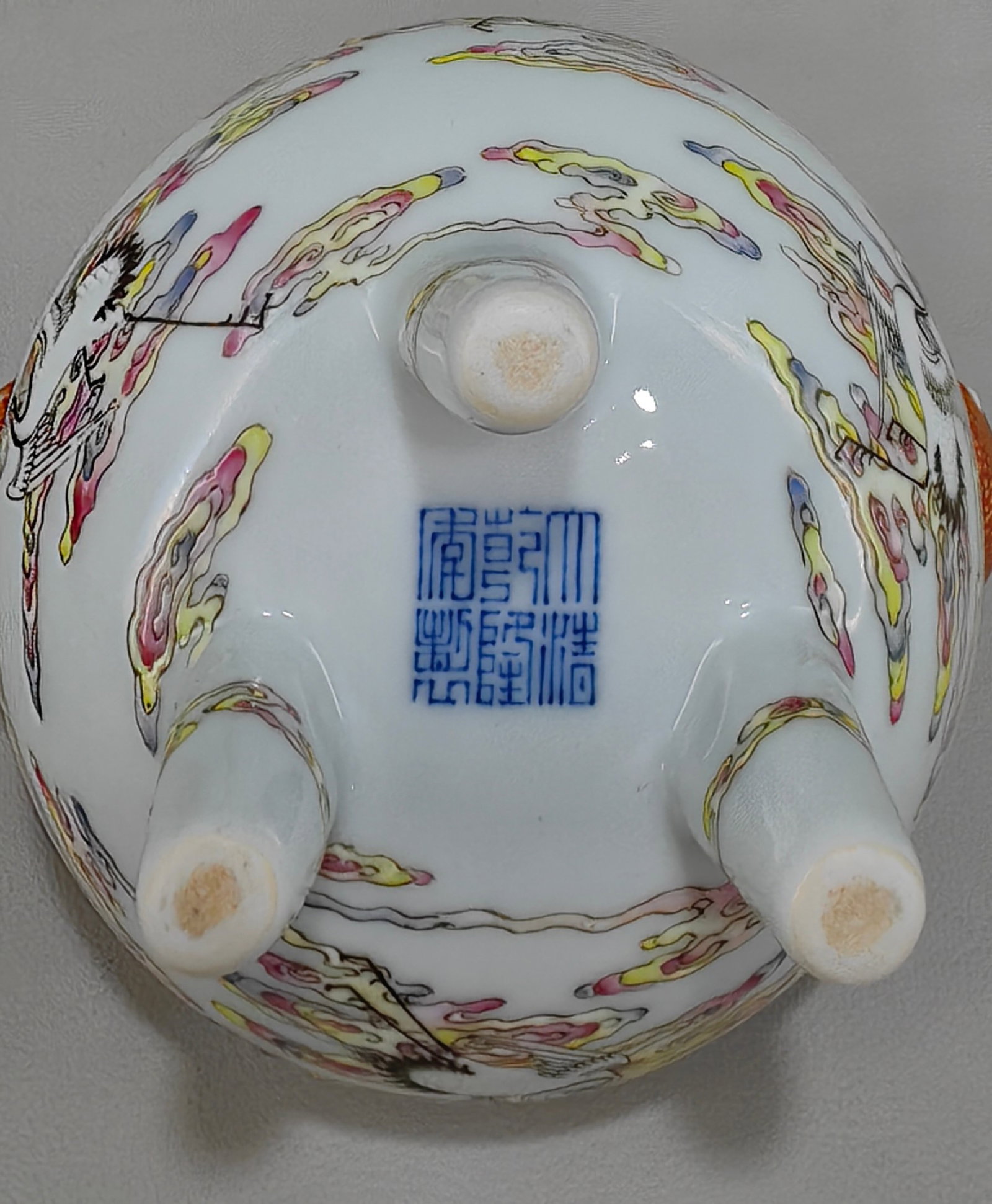 An Exquisite Famille-Rose Auspicious Cloud and Crane Pattern Beast-Ears Tripod Censer - 7