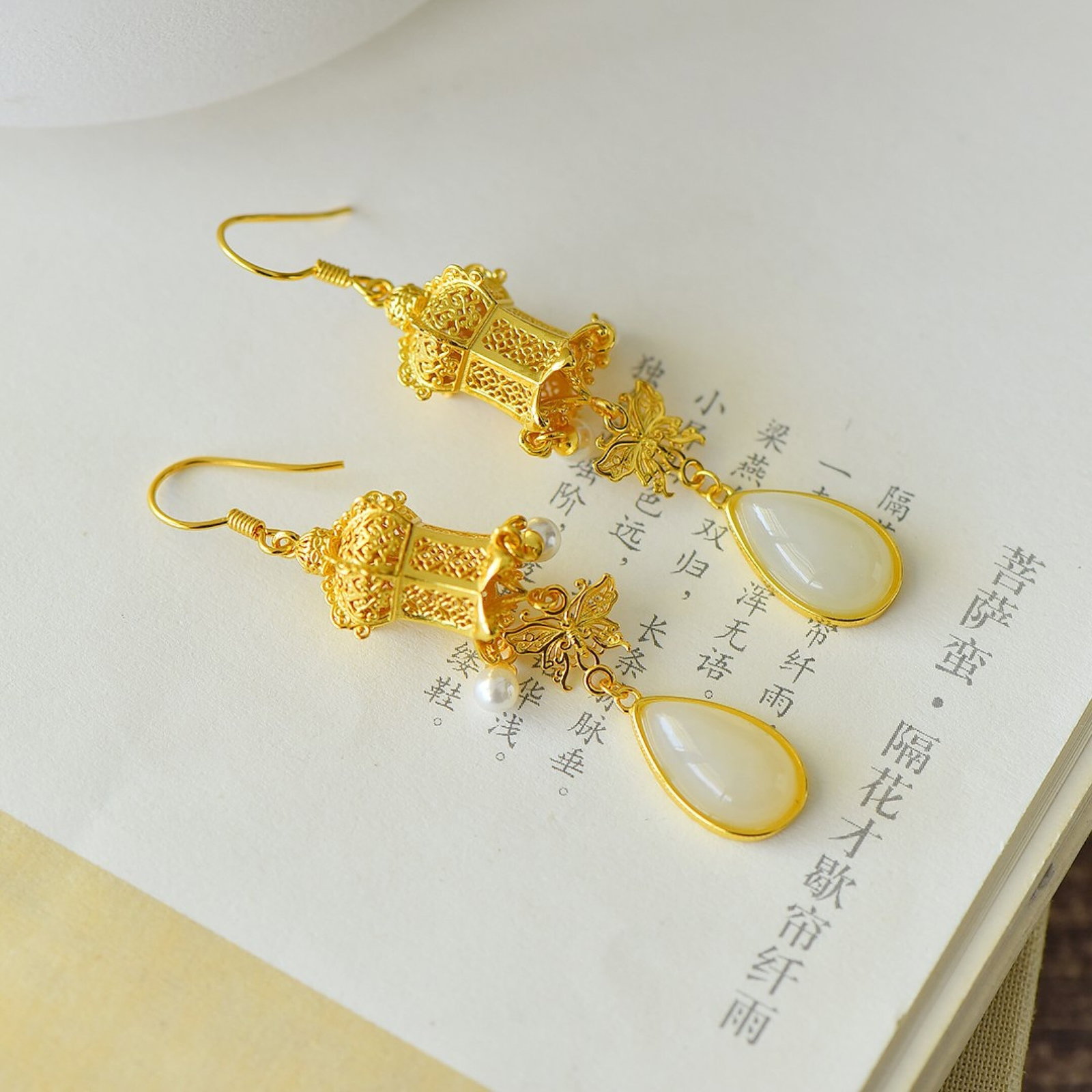 A Pair of Exquisite Sterling Silver-Gold Plated Inlaid White Jade Earrings,Inlaid Pearl - 3