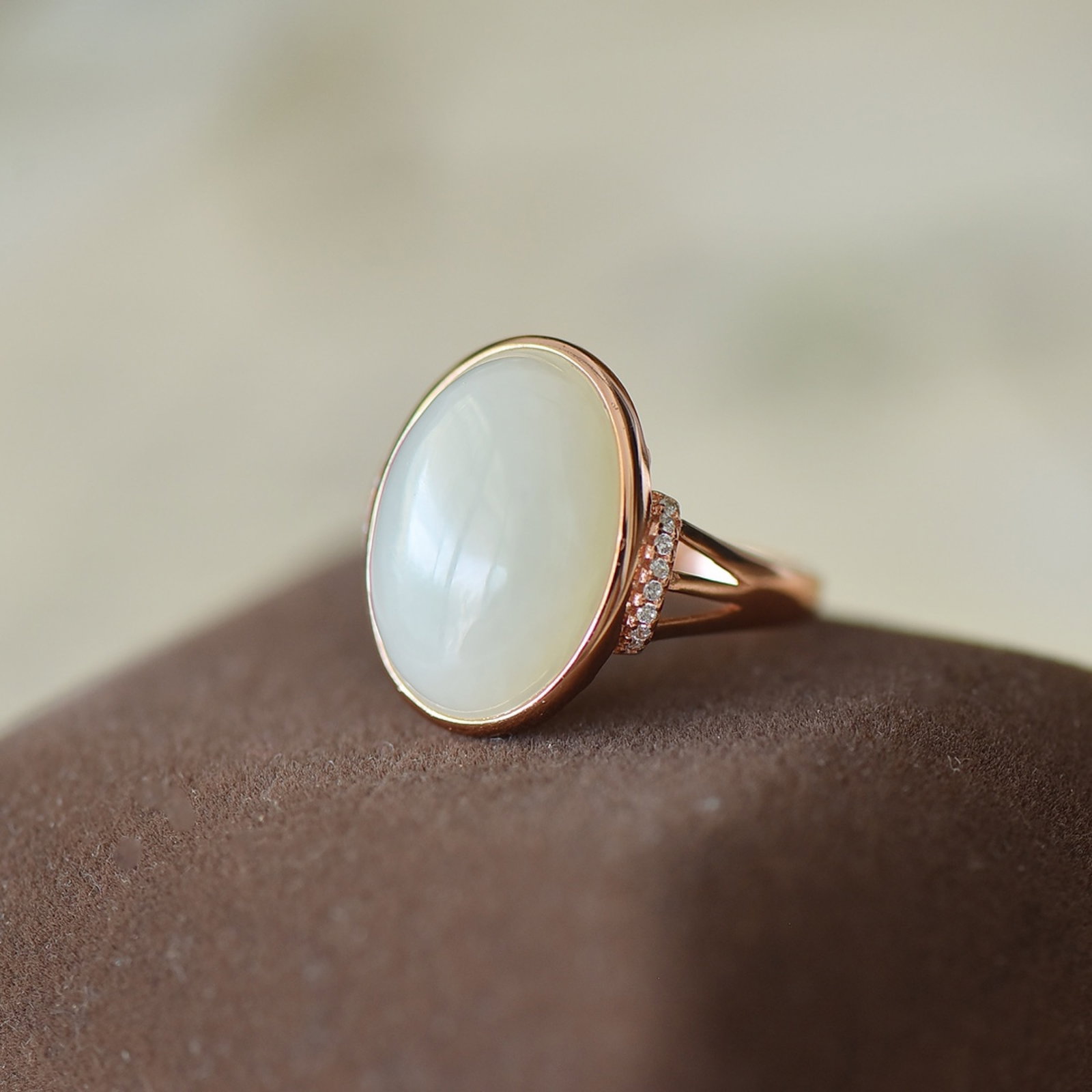 An Exquisite Sterling Silver-Gold Plated Inlaid White Jade Ring - 4