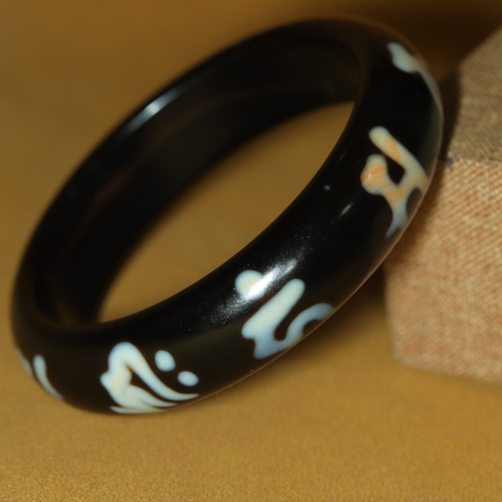 An Exquisite Dzi Bead Bracelets - 3