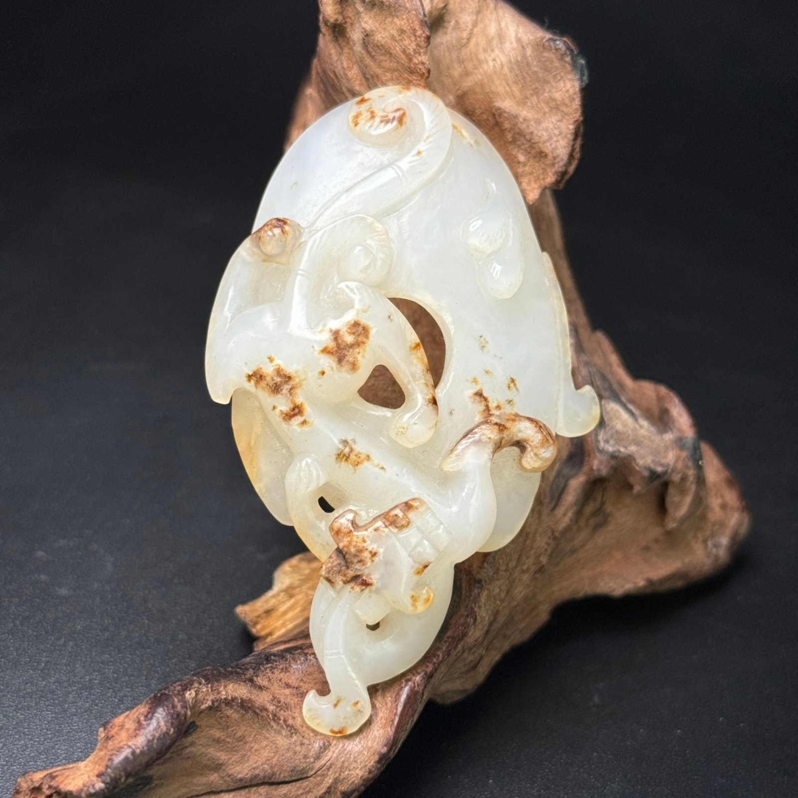 An Exquisite White Jade Chi-Dragon Pattern Pendant - 2