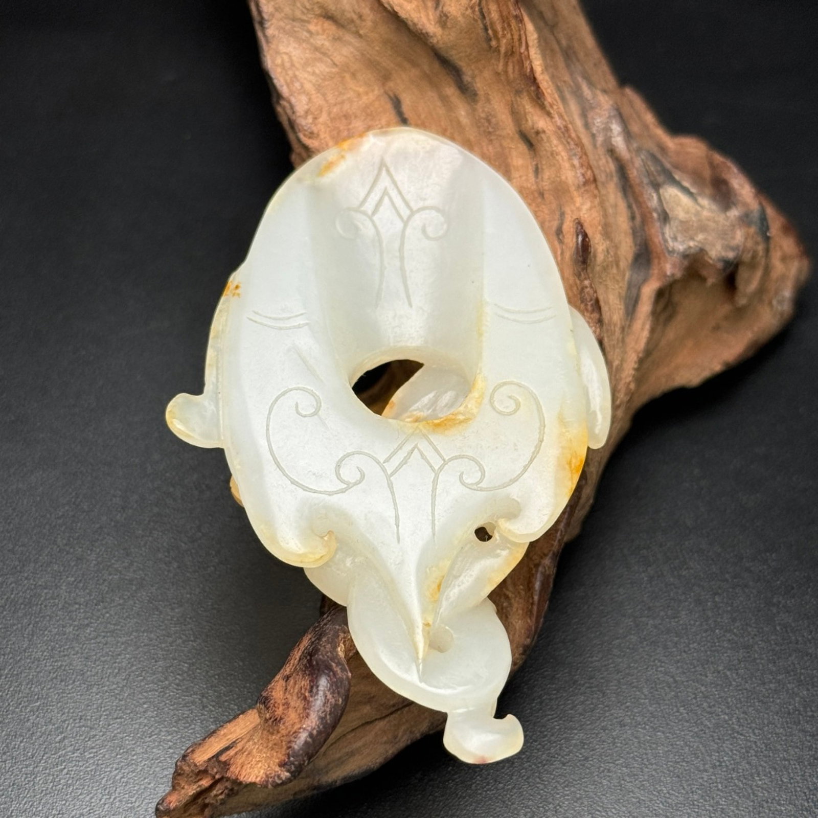 An Exquisite White Jade Chi-Dragon Pattern Pendant - 6