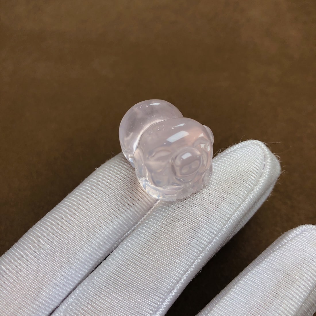 An Exquisite Crystal Pig Pendant: Estimated Value:400-800 An Exquisite Crystal Pig Pendant,Size:25.7mmx16.6mmx18.5mm,Weight:11.8g 水晶猪吊坠