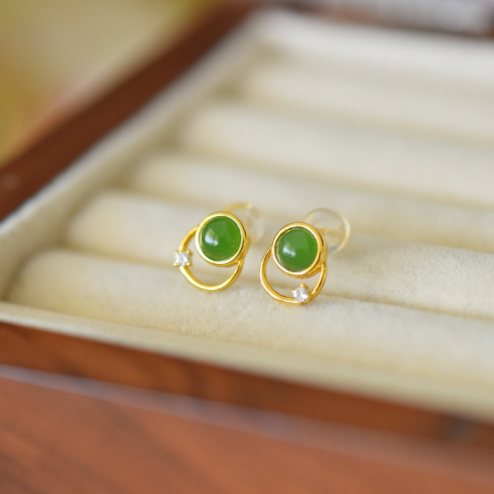 A Pair of Exquisite Sterling Silver-Gold Plated Inlaid Jasper Earrings - 2