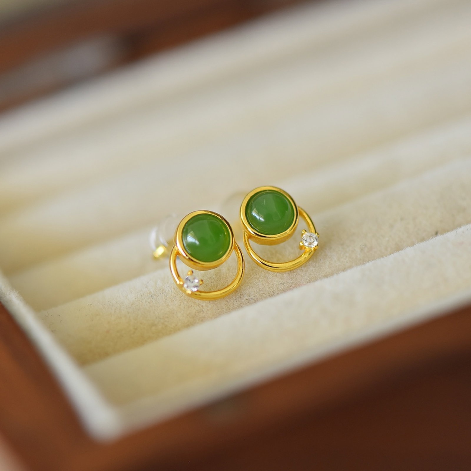 A Pair of Exquisite Sterling Silver-Gold Plated Inlaid Jasper Earrings - 3