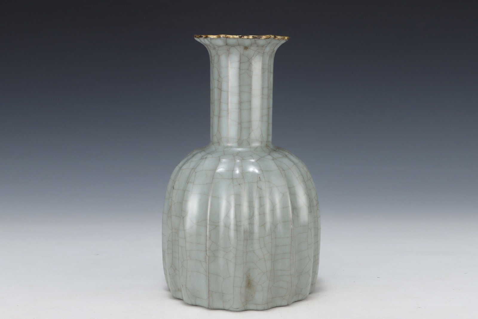 An Exquisite Guan yao Cover with Gold Vase,with an Imperial Poem by Emperor Qianlong - 2