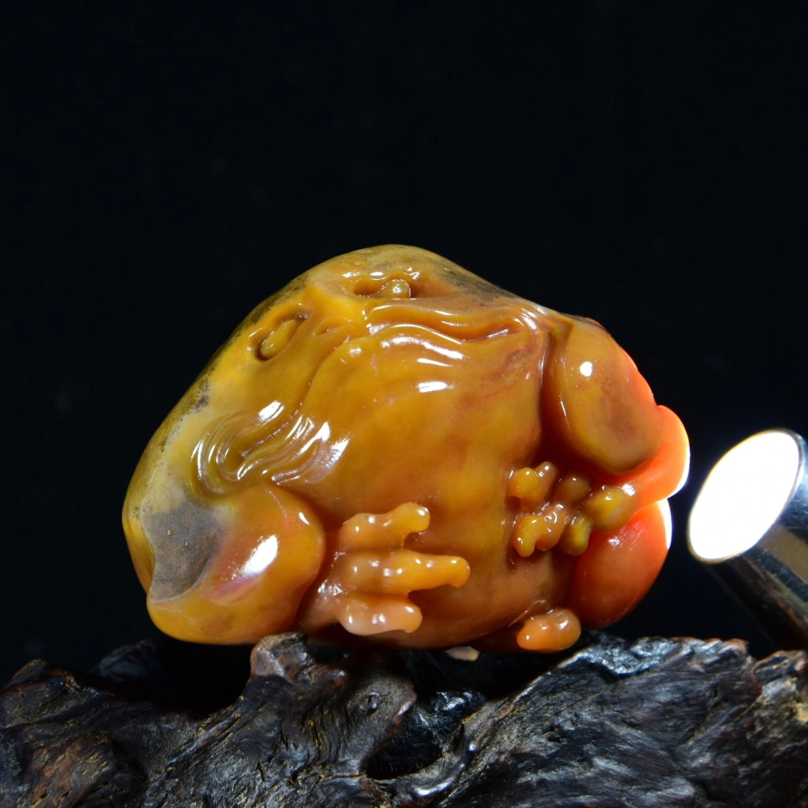 An Exquisite Shoushan Stone Golden Toad Ornament - 4