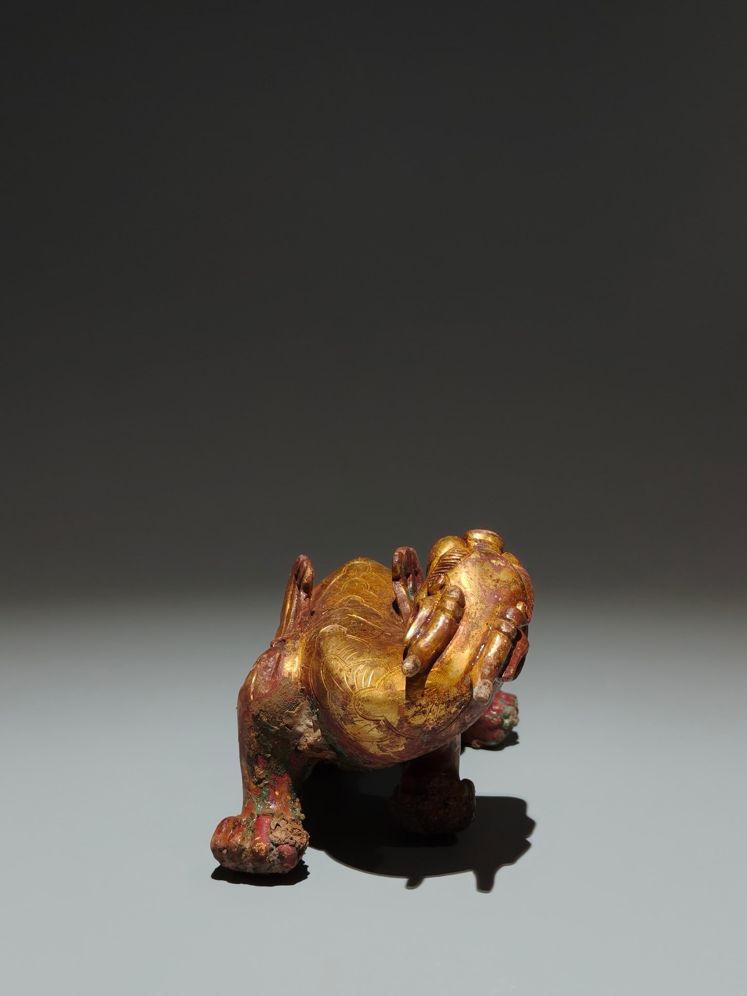 An Exquisite Gilt Bronze Auspicious Beast Ornament - 8